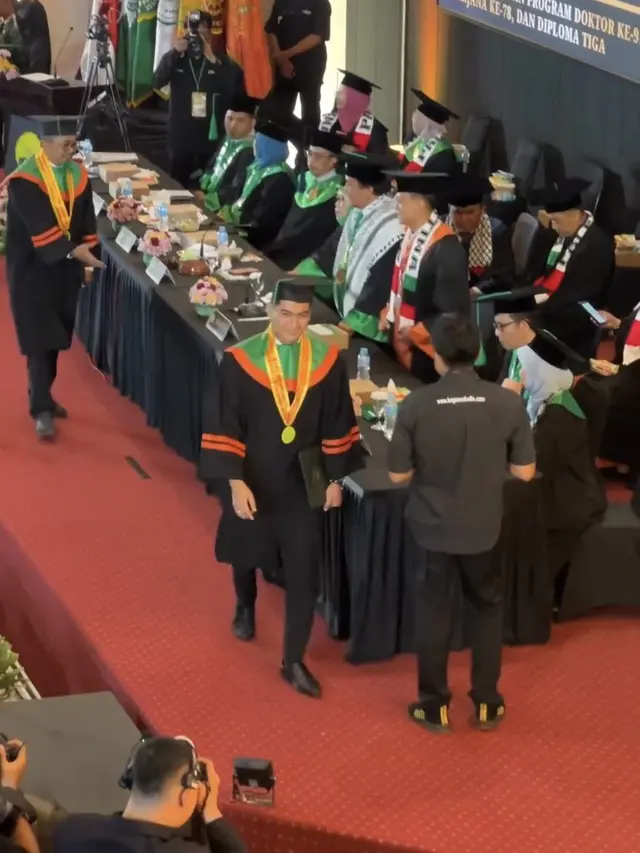 7 Momen Teuku Ryan Jalani Wisuda S2 Tanpa Kehadiran Ria Ricis