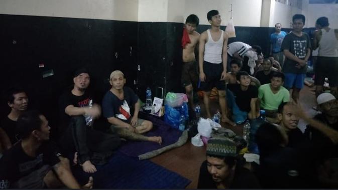 sehari di penjara, ahmad dhani sudah bisa berbaur dengan napi lain