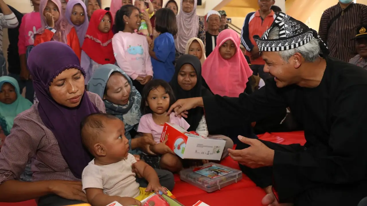 Gubernur Jawa Tengah  Ganjar Pranowo saat mengunjungi warga di Kota Semarang. (Istimewa)