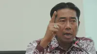 Abraham Lunggana alias haji Lulung memberikan keterangan saat konferensi pers  di Gedung DPRD, DKI Jakarta, Kamis (5/3/2015).  Mediasi Kemendagri mengalami jalan buntu, DPRD menilai Ahok tidak  beretika saat rapat . (Liputan6.com/Herman Zakharia)