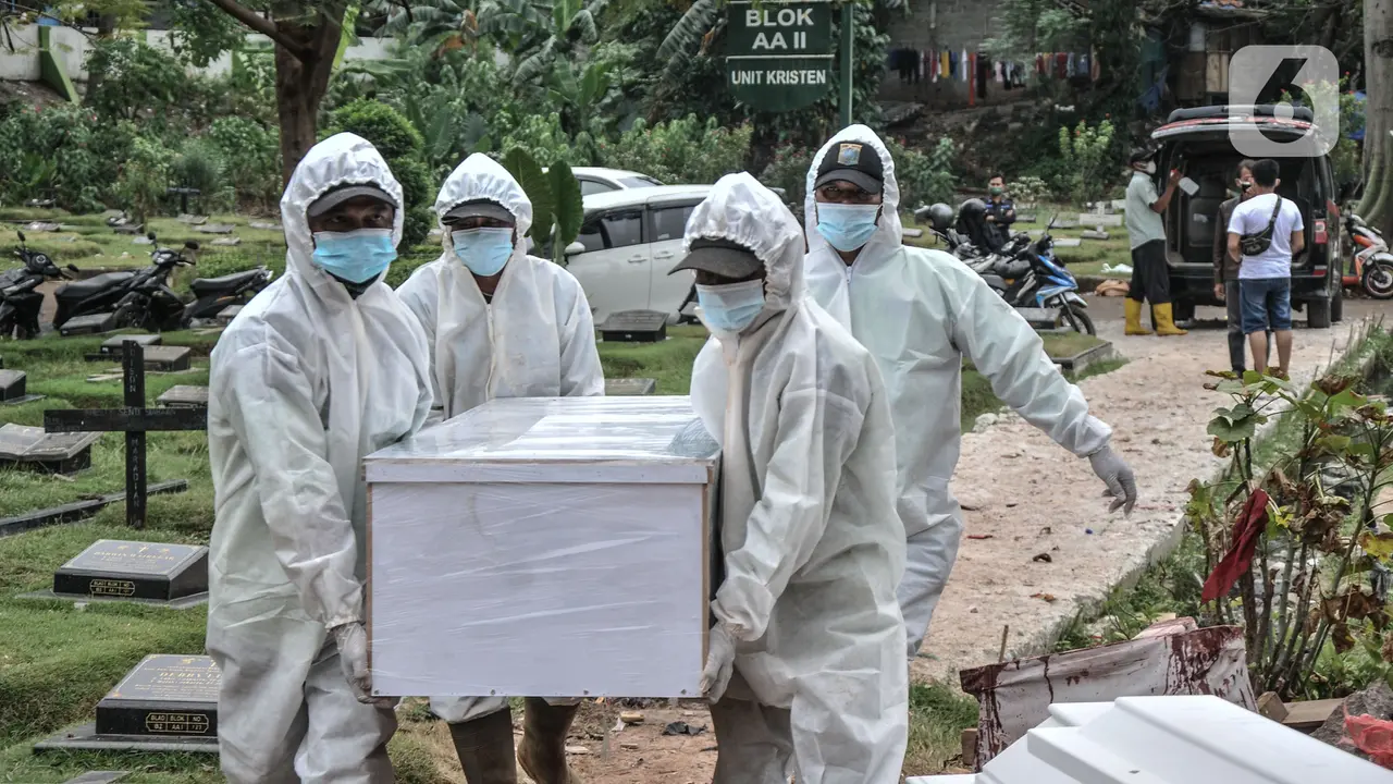 Funeral at Pondok Kelapa Cemetery, Jakarta, Tuesday 13 July 2021