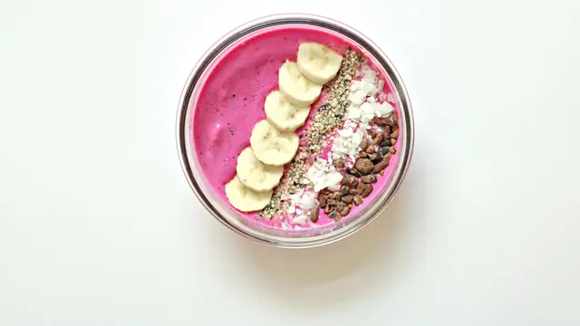 Ingin Sarapan Lebih Sehat? Coba Resep Smoothie Bowl yang Kaya Serat dan Rendah Kolesterol Ini