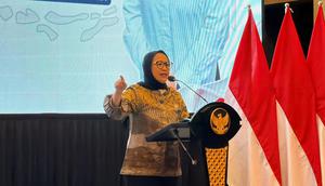 Wakil Kepala Badan Gizi Nasional (BGN), Nanik Sudaryati Deyang mengimbau Satuan Pemenuhan Pelayanan Gizi (SPPG) untuk tidak memakai makanan buatan pabrik untuk Makan Bergizi Gratis (MBG). Foto: BGN.