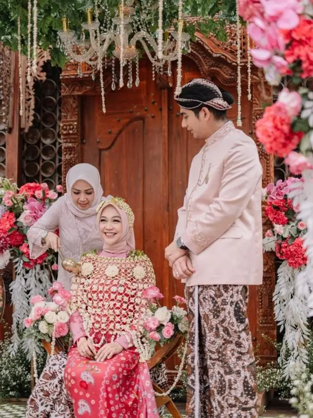 9 Potret Ria Ricis di Acara Pengajian dan Siraman 7 Bulan Baby R, Bumil Cantik Pakai Busana Serba Pink