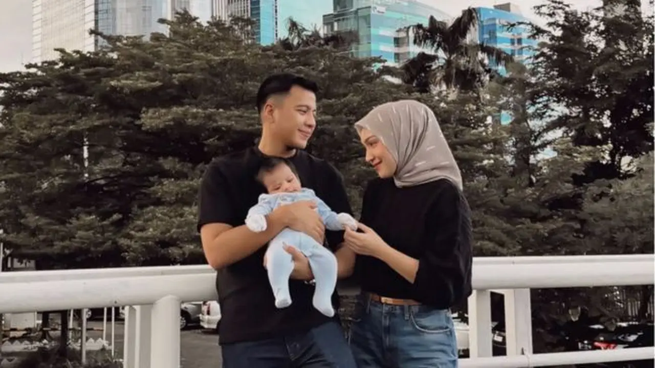 5 Potret Melody Prima Perlihatkan Wajah Anak Ketiga, Si Bungsu yang Menggemaskan (credit: instagram.com/melodyprima).