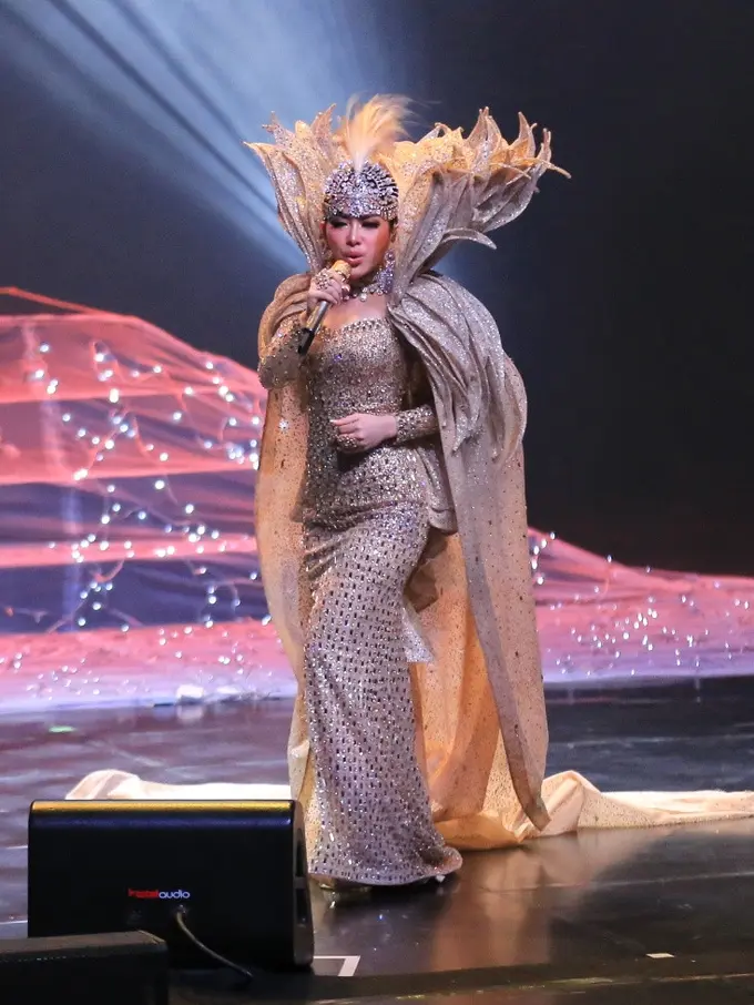 [Bintang] Syahrini dapat pujian dari Glenn Fredly usai kolaborasi