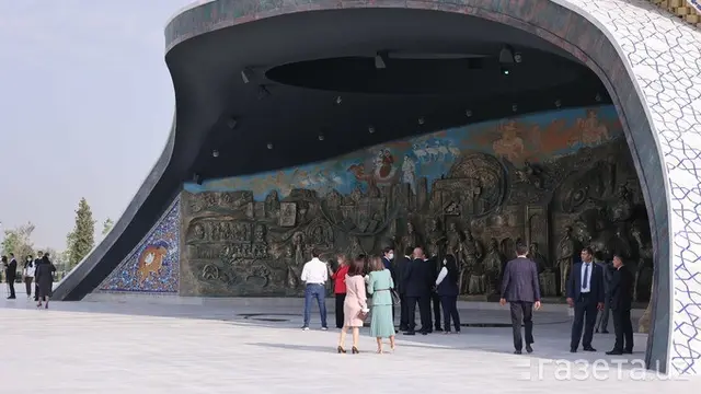 Monumen Kemerdekaan (Sumber: Kedutaan Besar Uzbekistan di Jakarta)