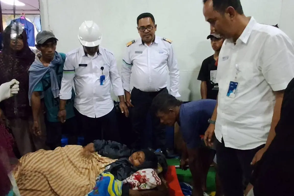 Di tengah pelayaran KMP Tanjung Madlahar, lahirlah seorang putri yang kelak akan dikenal sebagai Ira Puspadewi Tatroman.