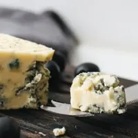 Jaga barang di rumah bebas dari jamur saat cuaca lembab dengan cara-cara berikut./copyright pexels/Polina Tankilevitch