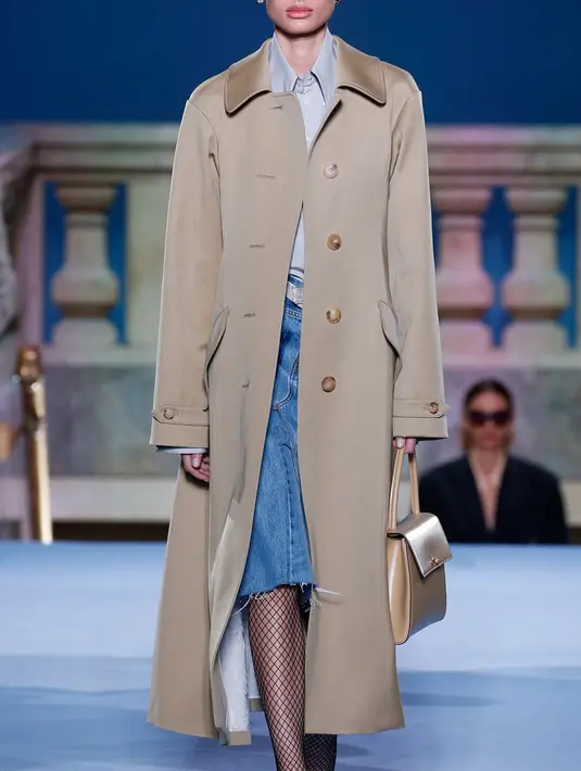Lewat koleksi ini, Tory Burch membawa ready-to-wear ke level selanjutnya melalui fokus utama pada tailoring menciptakan distorsi dari potongan pakain basic. [Dok/ToryBurch]