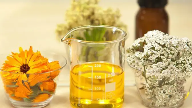 Cara Menjernihkan Minyak Goreng Bekas Dan Nggak Bau Lifestyle Fimela Com