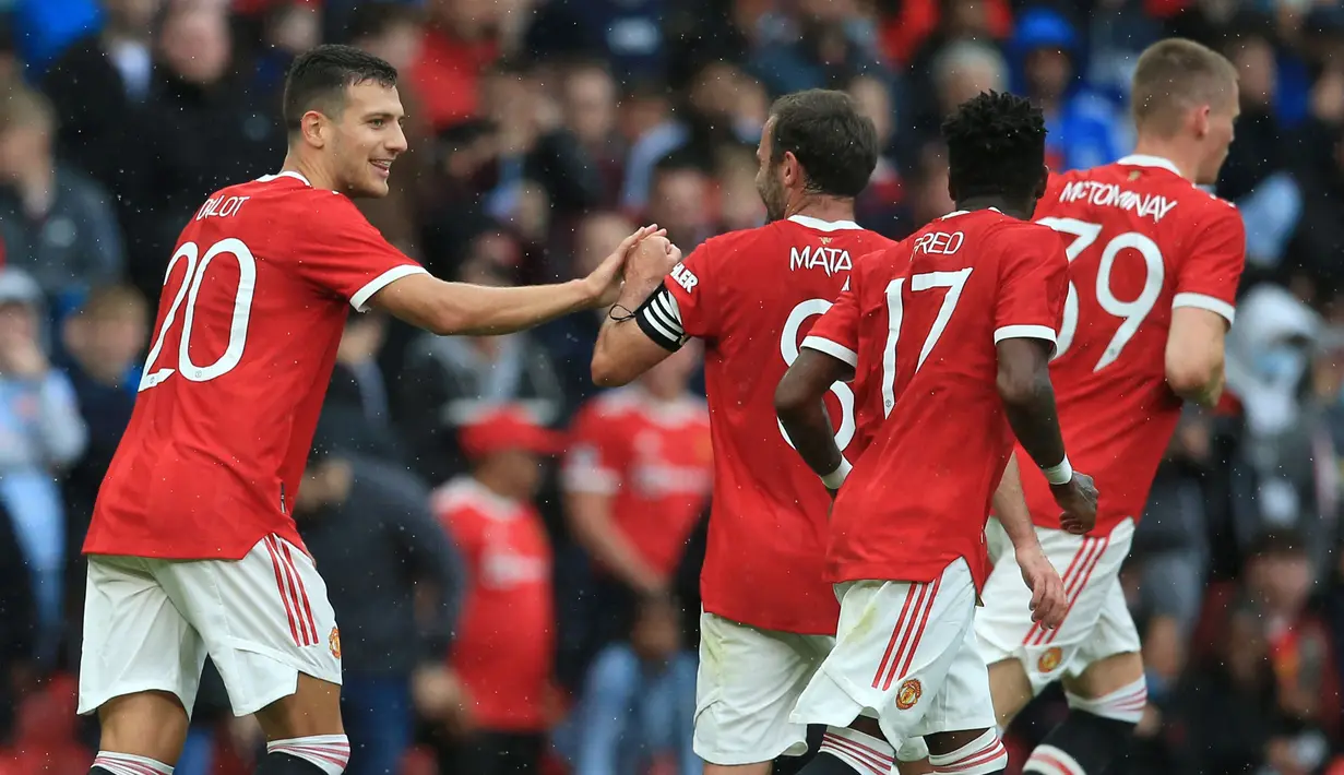 Manchester United kembali mencetak gol pada menit ke-90+2. Diogo Dalot menutup pesta gol Setan Merah setelah menyundul bola hasil tendangan sudut yang dilakukan Fred. (Foto: AFP/Lindsey Parnaby)