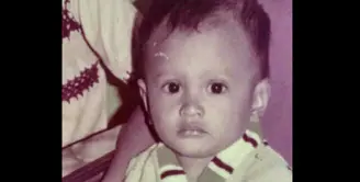 Foto masa kecil Hesta Meiriansyah atau lebih dikenal dengan dr Ryan Thamrin. Saat kecil, ia dikenal dengan nama pangilan bogen. Saat kecil, ia terlihat gemuk dan pintar. (dok. Keluarga. repro M Syukur/Bintang.com)