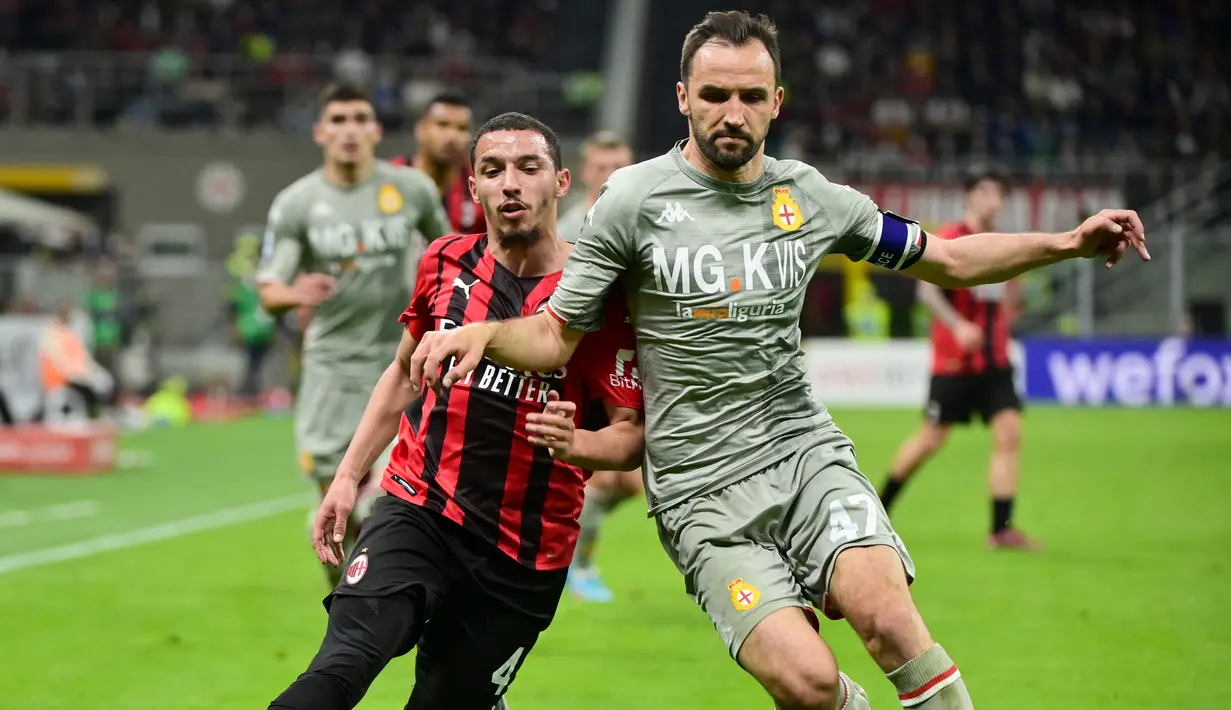 Milan Badelj (Genoa). Gelandang Kroasia berusia 33 tahun ini telah 2 musim membela Genoa di Serie A sejak didatangkan dari Lazio pada awal musim 2020/2021 dengan nilai transfer 1,95 juta euro. Pada musim 2022/2023 Genoa harus bermain di Serie B usai terdegradasi di akhir musim 2021/2022. Selain Genoa dan Lazio, ia juga pernah membela Fiorentina di Serie A. Dua musim membela Genoa ia total telah tampil dalam 66 laga di semua ajang dengan torehan 2 gol dan 7 assist. (AFP/Miguel Medina)