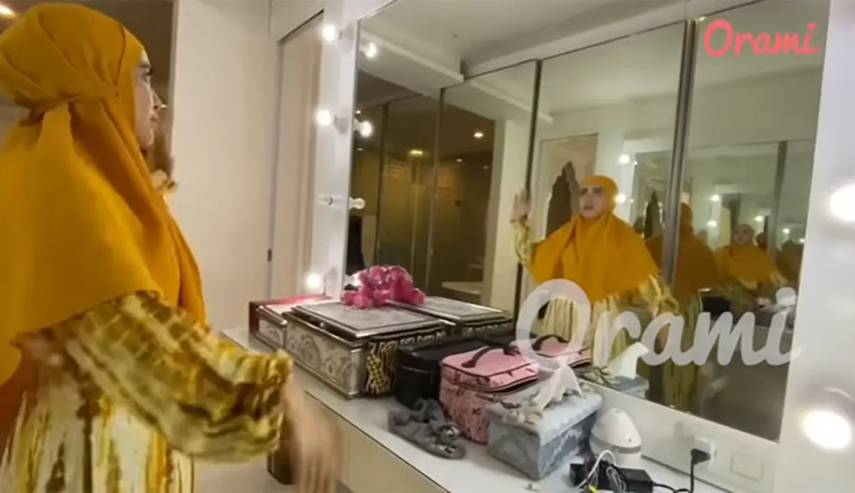 Rumah Ustaz Solmed dan Aprile Jasmin (Youtube/Orami Indonesia)