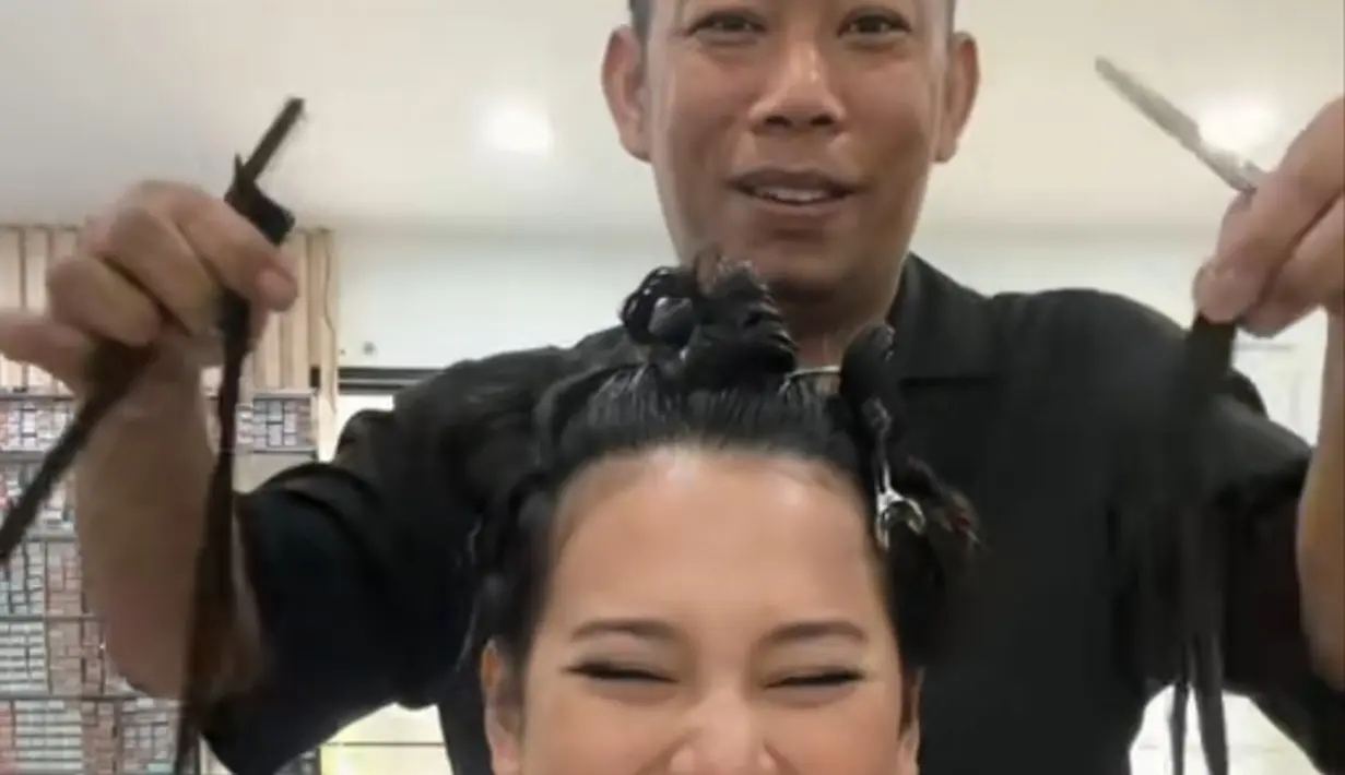 Indah Permatasari tampil memukau dengan rambut panjangnya, Kini berani tampil beda dengan gaya baru [TikTok.com/inpersa16]