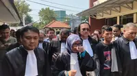 Tim Kuasa hukum Saka Tatal saat tiba di Pengadilan Negeri Cirebon dalam persiapan memori sidang PK. Foto (Liputan6.com / Panji Prayitno)