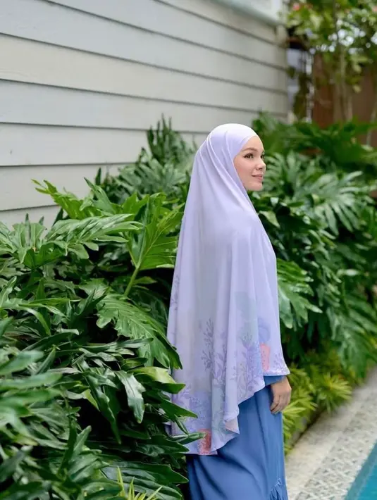 Mengingat Ramadan 2021 ini sudah kedua kalinya untuk kita di rumah saja mengingat adanya pandemi Covid-19. Namun Dewi Sandra merasa banyak hal yang dapat ia lakukan dengan bermunculannya ide-ide. (Instagram/dewisandra)