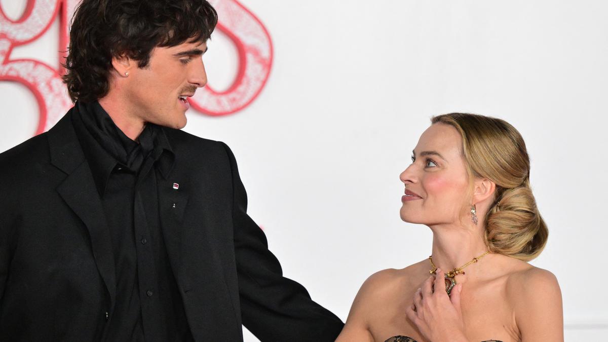 Jacob Elordi Hancurkan Kursi Sungguhan Saat Syuting Film Wuthering Heights, Margot Robbie Syok