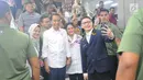 Presiden Joko Widodo didampingi Ibu Negara Iriana Widodo usai menjajal Mass Rapid Transit (MRT) di Jakarta, Kamis (21/3). (Liputan6.com/Angga Yuniar)