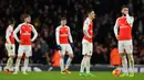 Para pemain Arsenal tertunduk lesu usai kalah dari tamunya Swansea City pada  lanjutan Liga Inggris pekan ke-28 di Stadion Emirates, London, Kamis (3/3/2016) dini hari WIB. (AFP/Glyn Kirk)