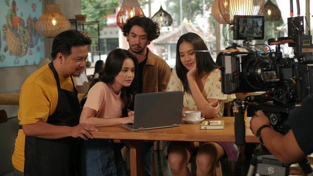 Main Film Bareng, Ini 6 Momen Reza Rahadian dan Michelle Ziudith saat Syuting