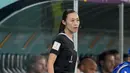Wasit Jepang Yoshimi Yamashita selama pertandingan sepak bola grup F Piala Dunia antara Belgia dan Kanada, di Stadion Ahmad Bin Ali, Doha, Qatar, Rabu (23/11/2022). Dalam Piala Dunia 2022 Yamashita bukan menjadi satu-satunya wasit wanita, ia bersama rekan wanitanya Stéphanie Frappart dari Prancis dan Salima Mukansanga dari Rwanda. (AP Photo/Natacha Pisarenko)