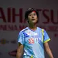 Reaksi kecewa pebulutangkis tunggal putri Indonesia, Putri Kusuma Wardani setelah gagal mencetak poin saat bertanding melawan pebulutangkis tunggal putri Korea Selatan, An Se Young pada laga 16 besar Indonesia Masters 2023 di Istora Senayan, Jakarta, Kamis (26/01/2023). Putri Kusuma Wardani kalah rubber game 21-18, 7-21 dan 10-21.(Bola.com/Bagaskara Lazuardi)