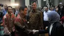 Ketua Umum Partai Gerindra Prabowo Subianto (tengah) saat tiba di DPR untuk menghadiri peringatan HUT Pancasila ke 70 di DPR, Jakarta, Kamis (26/5/2016). (Liputan6.com/Johan Tallo)