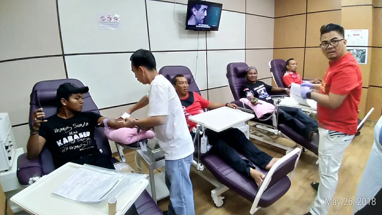 Kegiatan donor darah yang bekerja sama dengan KBRI Bandar Seri Begawan saat puasa Ramadan. (Dokumentasi KBRI Bandar Seri Begawan)