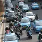 Suasana arus lali lintas Jalan Sudirman di kawasan Senayan, Jakarta. Senin (7/8). Kepala Dishub DKI Jakarta Andri Yansyah, mengatakan rencana perluasan rute larangan sepeda motor akan diterapkan pada 2017. (Liputan6.com/Immanuel Antonius)