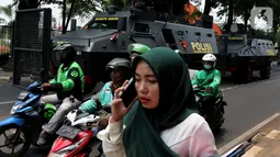 Kendaraan taktis terlihat disiagakan di sekitar kompleks Parlemen Gedung DPR/MPR, Senayan, Jakarta, Rabu (16/10/2019). Penjagaan Komplek Parlemen diperketat untuk Pelantikan Presiden dan Wakil Presiden periode 2019 – 2024. (Liputan6.com/Johan Tallo)