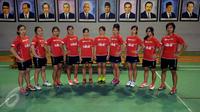Pebulutangkis puteri Indonesia yang akan berlaga pada Uber Cup 2016 berpose usai acara pelepasan di Pelatnas PBSI, Jakarta, Senin (9/5/2016). Piala Thomas dan Uber akan dihelat di Kunshan, Tiongkok, 15-22 Mei mendatang. (Liputan6.com/Helmi Fithriansyah)