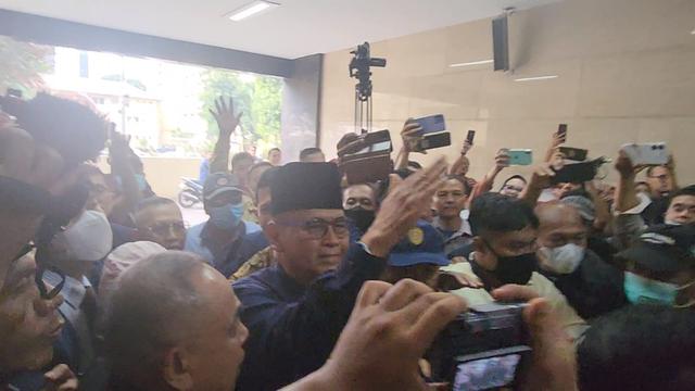 Pimpinan Pondok Pesantren (Ponpes) Al Zaytun, Panji Gumilang memenuhi panggilan pemeriksaan penyidik Bareskrim Polri.