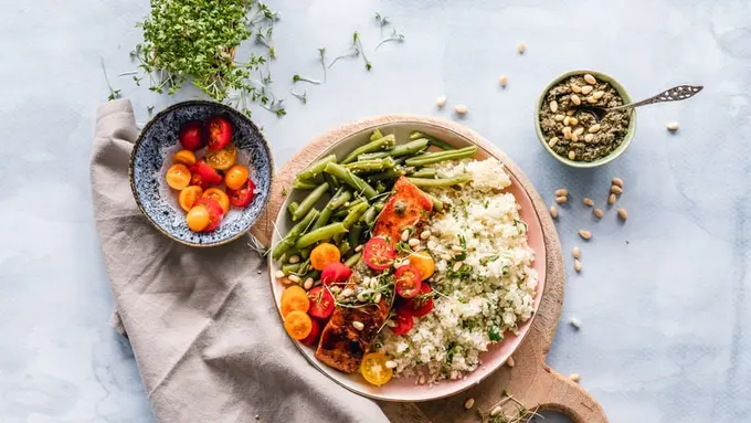 Menerapkan Pola Makan Berkelanjutan di Rumah ala Nana Mirdad dan Andrew White
