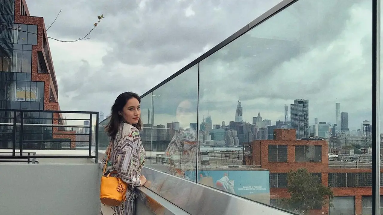 7 Gaya Kasual Tatjana Saphira, Jadi 'Pelakor' di The World of The Married Versi Indonesia