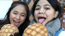 "Happiest birthday mi loveliest," tulis Marshanda dalam keterangan unggahan. Sejumlah potret yang dibagikannya itu dibanjiri komentar positif dari netizen yang memuji keharmonisan dan kedekatan mereka, bahkan menyebutnya sebagai sister goals. (Liputan6.com/IG/@marshanda99)