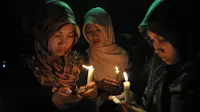 Kampanye Earth Hour yang diwarnai dengan pemadaman listrik selama 1 jam di seluruh dunia itu juga berlangsung di Palembang (ANTARA FOTO/ Feny Selly) 