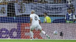 Gol pembuka Real Madrid dicetak oleh Fede Valverde (59') dari jarak dekat.  (AP Photo/Darko Bandic)