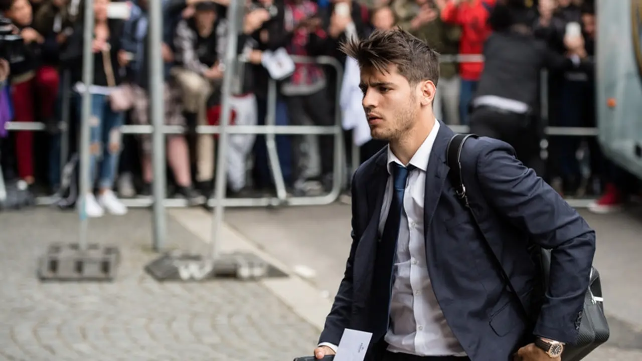 Usaha Manchester United (MU) mengamankan jasa Alvaro Morata tertunda, bahkan terancam batal. 