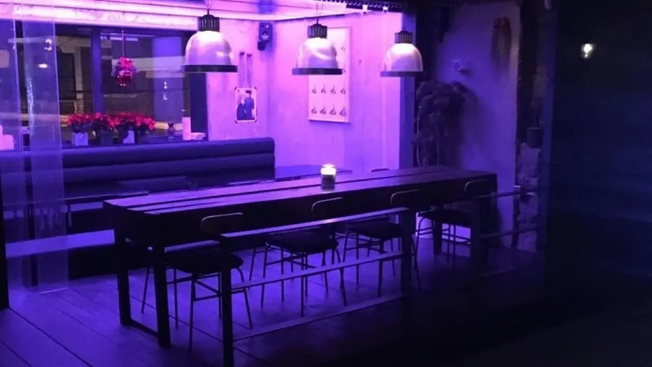 [Bintang] 8 Idola Korea Selatan yang Punya Restoran dan Kafe