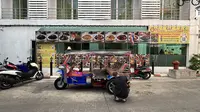 Restoran Padang Nusantara di Bangkok, Thailand. Restoran ini menyediakan makanan-makanan khas Padang Indonesia. (Bola.com/Bagaskara Lazuardi)