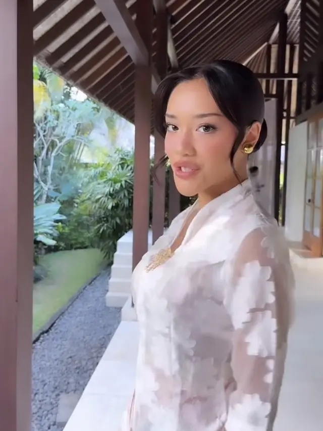 Baila No Na di Siraman Jennifer Coppen. [@brideswhisperer]