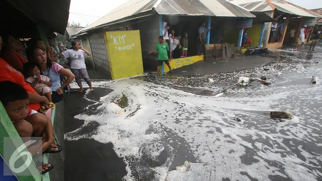 20160609- Gelombang Tinggi Hantam Pantai Selatan Yogya- Boy Harjanto