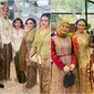 Momen Krisdayanti hadiri acara pernikahan Nadine Kaiser anak Susi Pudjiastuti. (sumber: Instagram/krisdayantilemos)