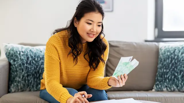 perempuan zodiak uang