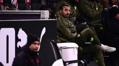 Pemain AC Milan, Zlatan Ibrahimovic saat berada di bangku cadangan dalam pertandingan lanjutan pekan ke-22 Serie A musim 2022/2023 melawan Torino yang berlangsung di San Siro, Milan, Sabtu (11/2/2023) dini hari WIB. Zlatan Ibrahimovic untuk pertama kalinya masuk dalam daftar susunan pemain AC Milan musim 2022/2023. (AFP/Marco Bertorello)