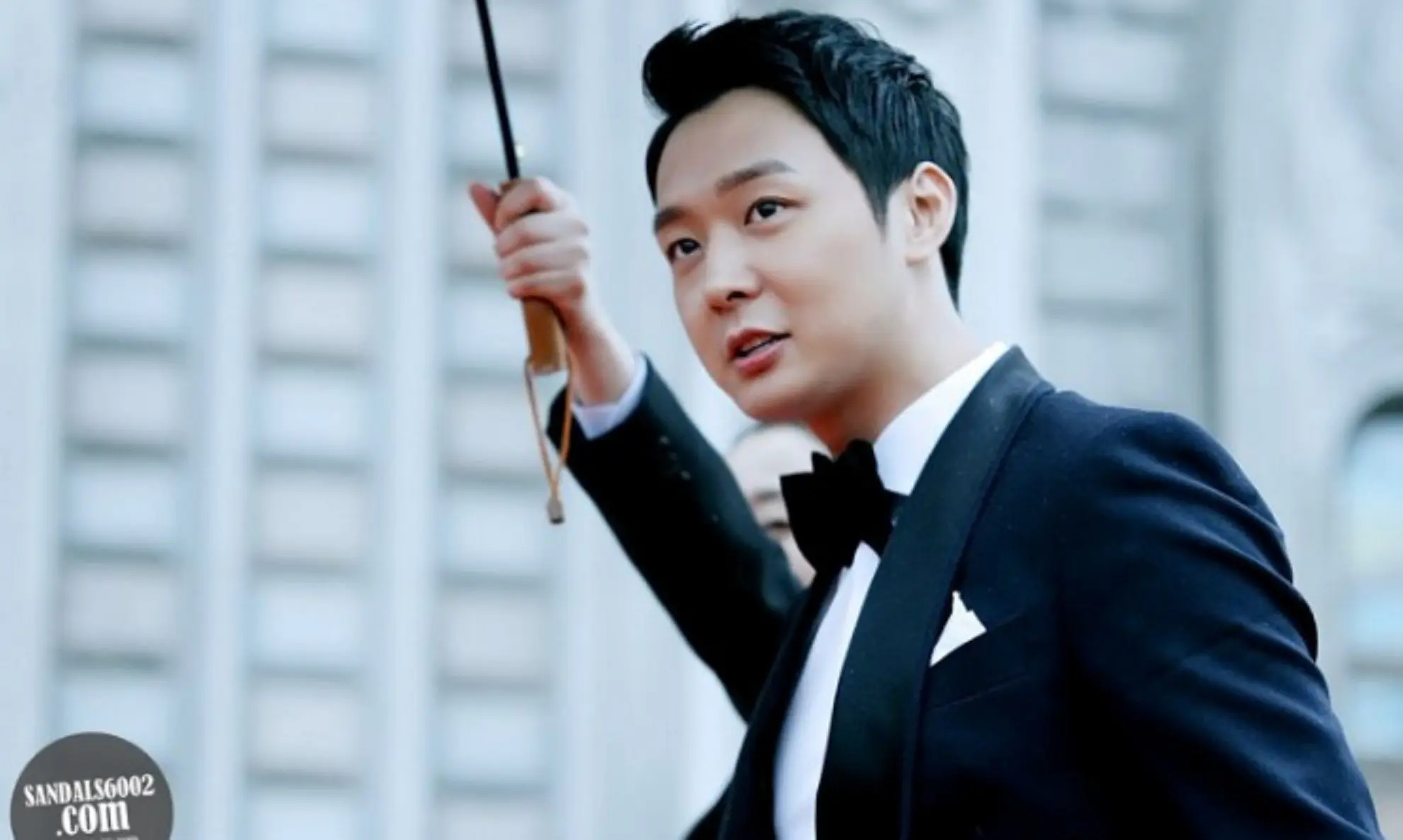 Park Yoochun, personel JYJ terlihat tampan dalam setelan jas di sebuah penghargaan ternama (Hancinema)