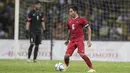 Gelandang Timnas Indonesia, Evan Dimas, mengontrol bola saat melawan Malaysia pada semifinal SEA Games di Stadion Shah Alam, Selangor, Sabtu (26/8/2017). Indonesia kalah 0-1 dari Malaysia. (Bola.com/Vitalis Yogi Trisna)