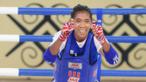 Atlet Muaythai Nusa Tenggara Timur, Susanti Ndapataka menang atas atlet Muaythai Sumatera Utara, Maydelse BR Sitepu usai pertandingan Semifinal Muaythai kelas 60 kg Putri di GOR STT Gidi, Sentani, Papua, Jumat (1/10/2021). (FOTO : PBPON XX PAPUA/DHONI SETIAWAN)